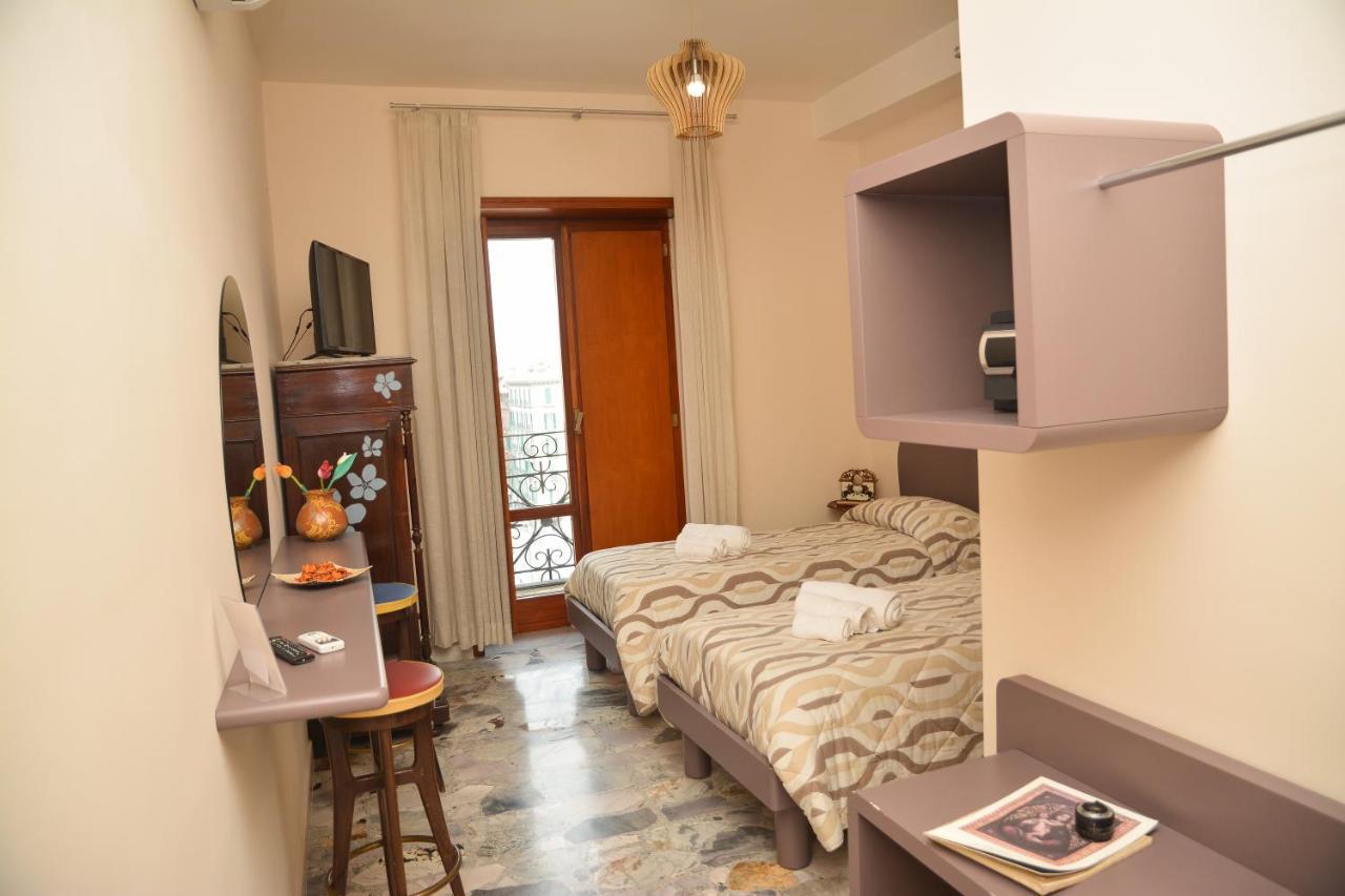 Furture'Rooms Napels Buitenkant foto